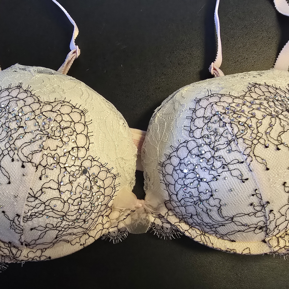Victoria's Secret Cream Lace Push-Up Bra